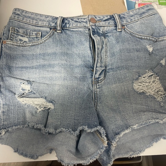 BKE brand shorts distressed - Picture 2 of 3